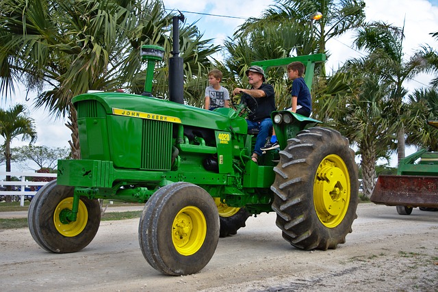 tractor-3244151_640