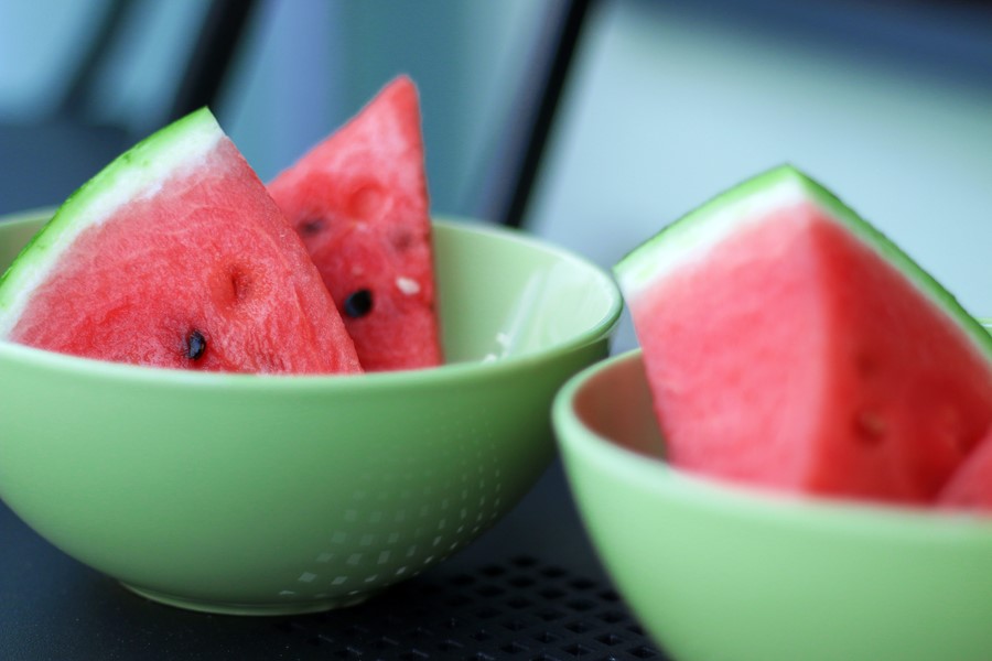 Em dezembro, frutas ricas em água e nutrientes ajudam a manter a hidratação do corpo