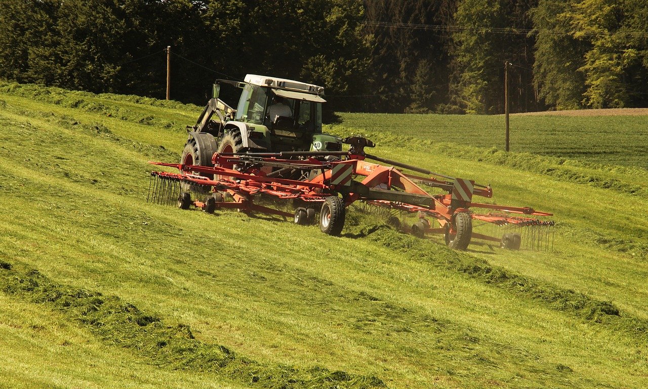 Produtores rurais devem fazer o registro oficial de tratores e máquinas agrícolas