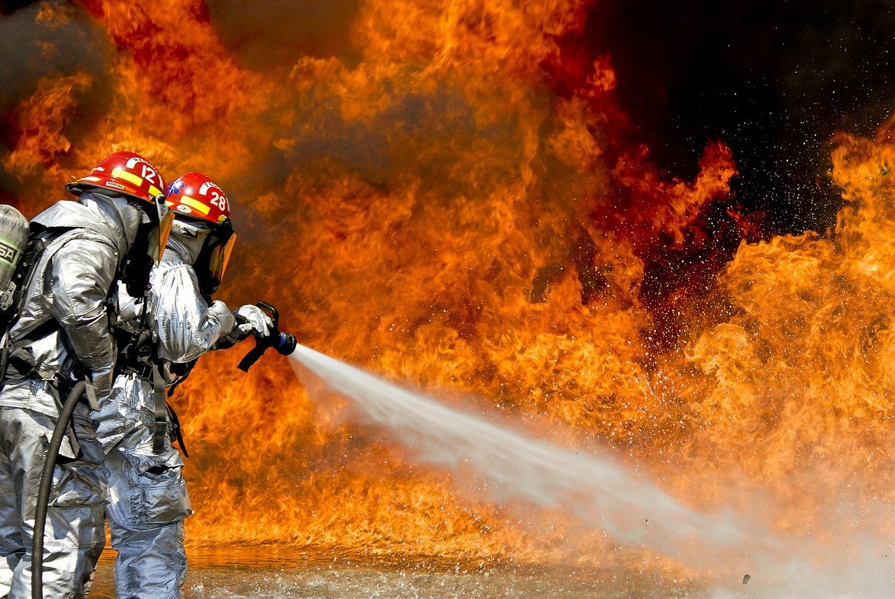 24 equipamentos essenciais para combater queimadas no campo