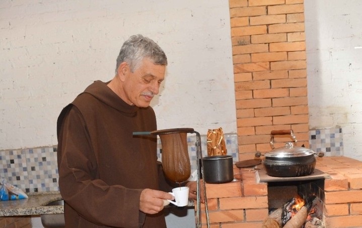 Agromonges: em Torrinha (SP), comunidade de religiosos convive com produtores rurais